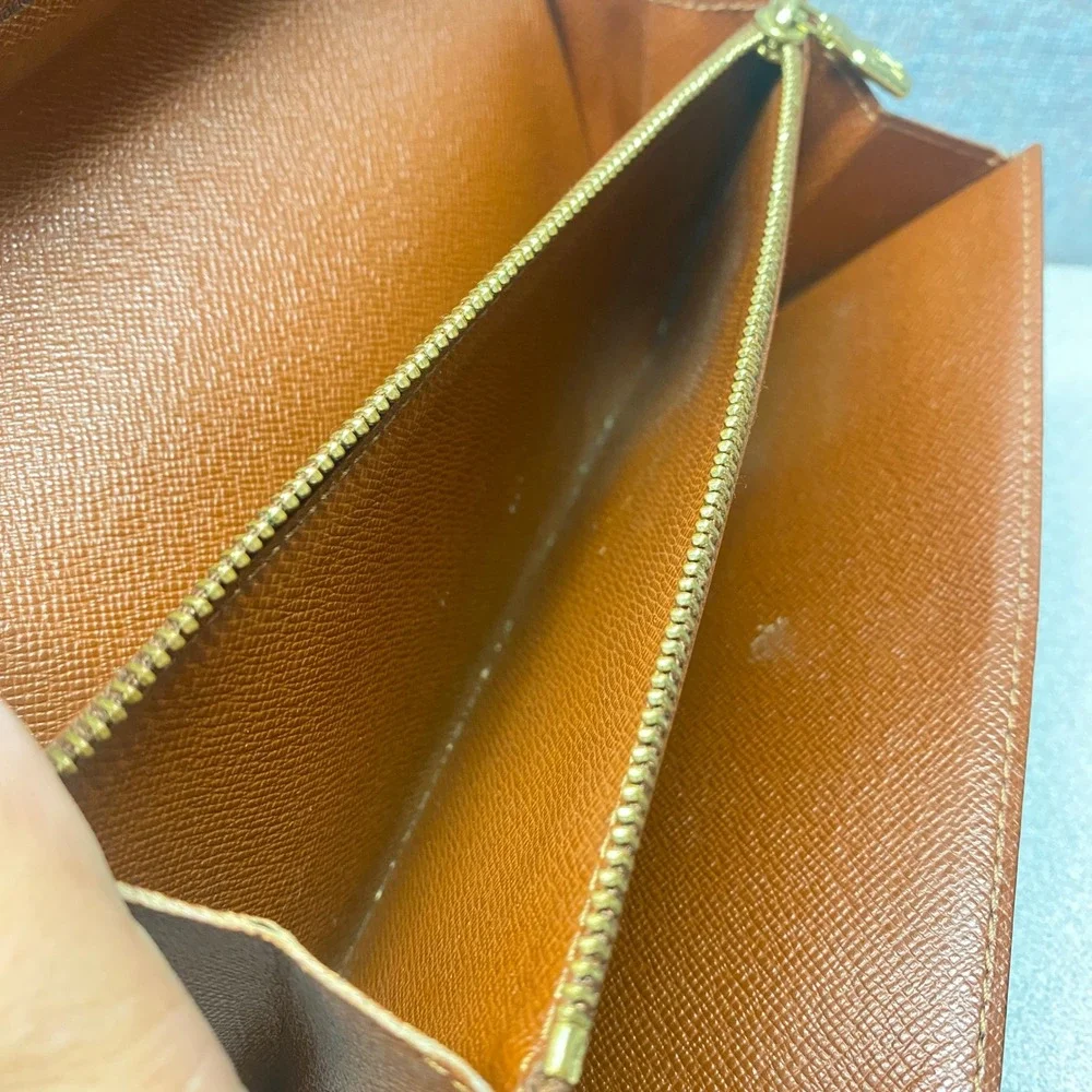Louis Vuitton material click pattern